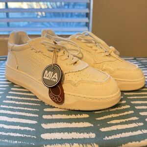 MIA Off-White Lace-Up Sneakers